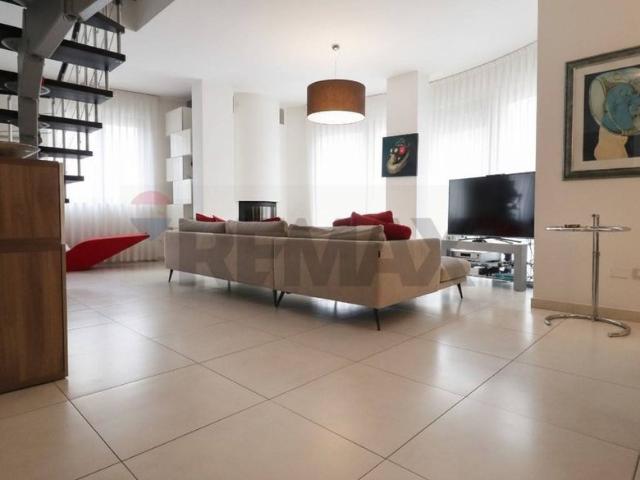 Casa di 250 mq in vendita Matera, Italia