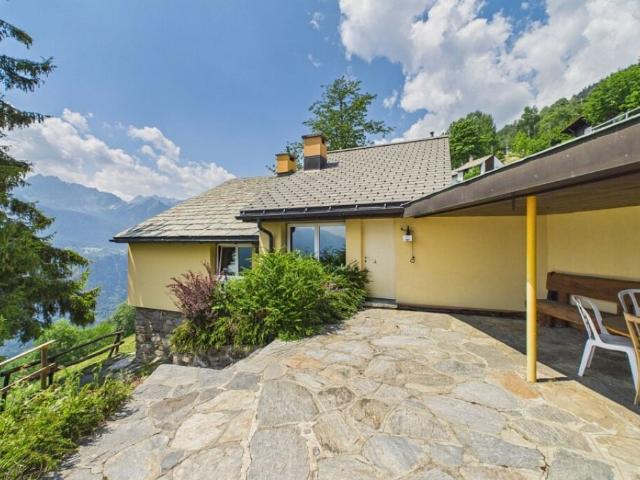 Casa di vacanza bifamiliare con terreno edificabile