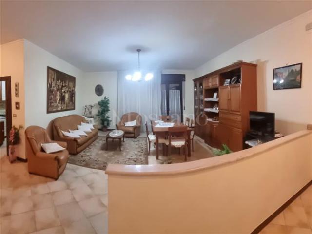 Casa di 157 mq a Villa D'agri Marsicovetere
