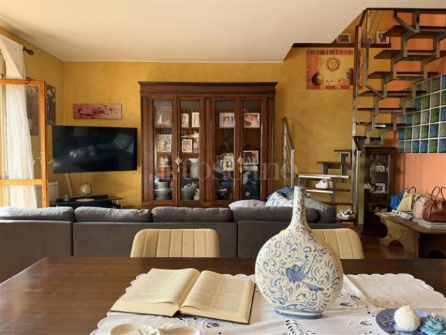 Casa di 155 mq a Centro Aci Castello