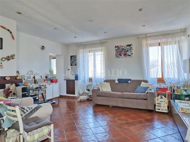 Casa di 156 mq a Marchirolo