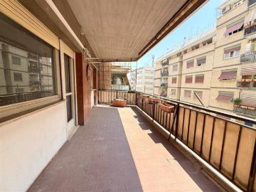 Piazza Quinto Cecilio - Balcone, Ascensore