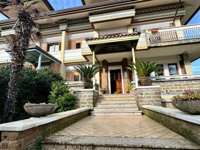 Casa di 190 mq a Picarelli, Rione Ferrovia, Archi Avellino