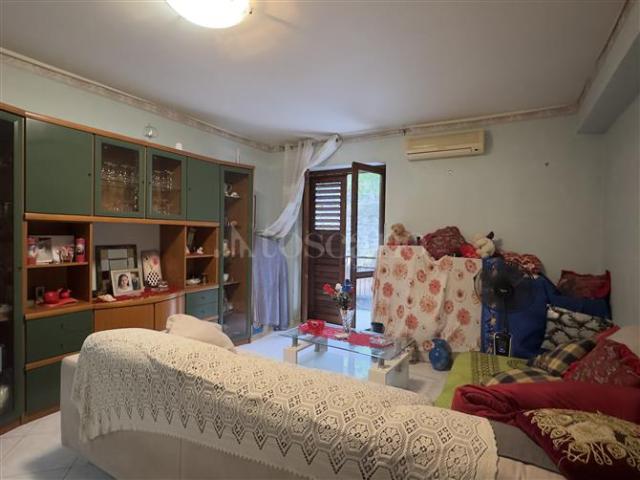 Casa di 100 mq a Centro Aci Catena
