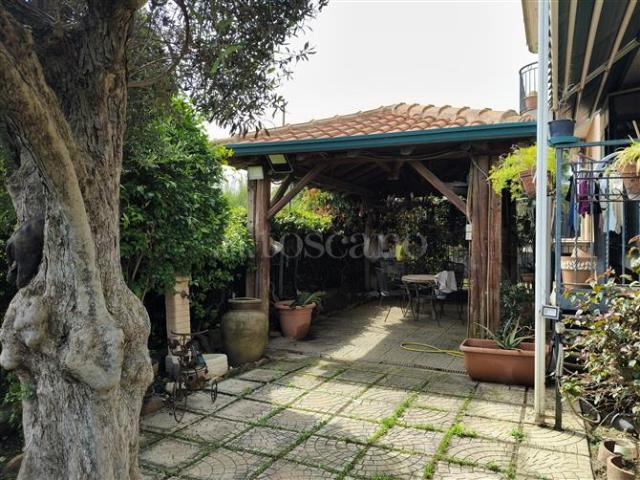 Casa di 107 mq a Centro Aci Catena