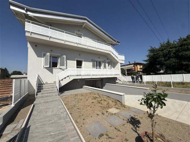 Casa di 150 mq a Brescia Due, Via Cremona, Villaggio Sereno Brescia