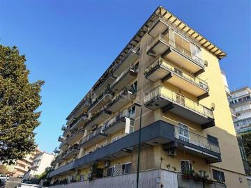 Piazza salvatore di giacomo - Balcone, Parcheggio auto