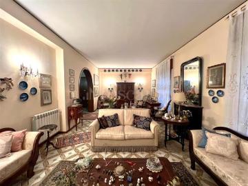 Casa di 250 mq a Centro Gravina di Catania