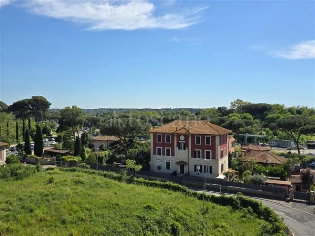 Casa di 206 mq a Appio Latino, Colli Albani Roma