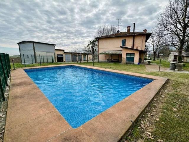 Casa di 215 mq Villa con piscina e parco di 3.000 mq, Castel Guelfo di Bologna, Emilia Romagna
