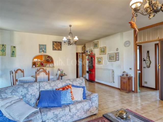 Casa di 223 mq a Marchirolo