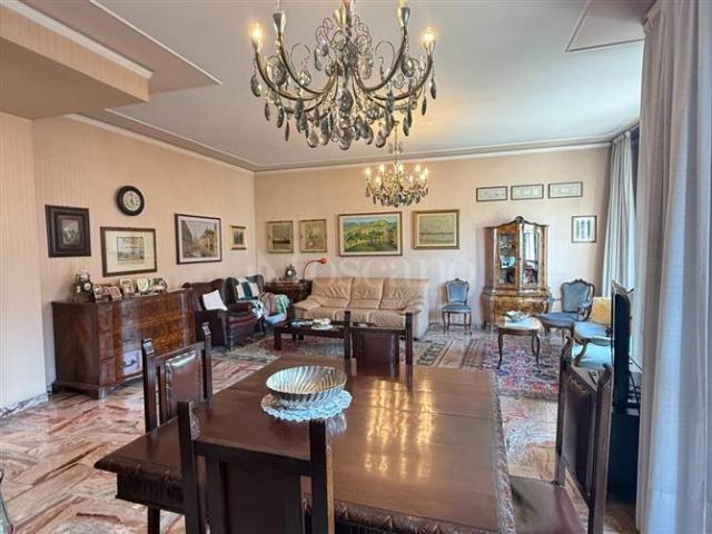 Casa di 233 mq a Centro Modena