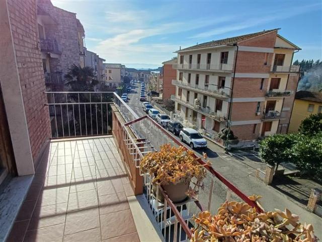 Casa di 90 mq a Fuori Porta Camollia, Cavour, Mentana Siena