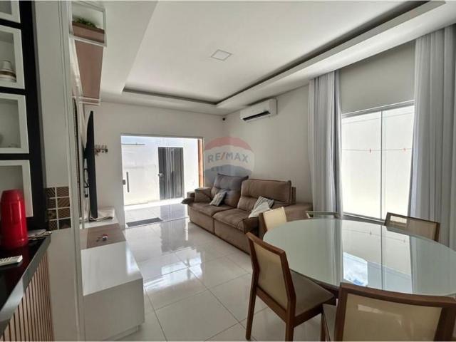 CASA DISPONÍVEL PARA ALUGUEL semi mobiliada, fica planejados e na cozinha sai a geladeira PISCINA