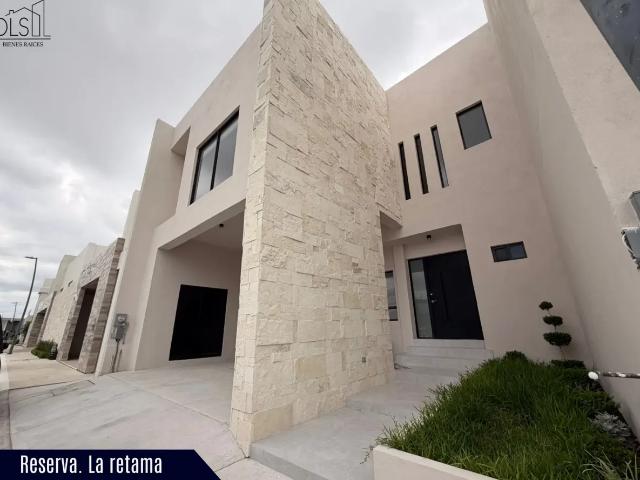 Casa disponible para venta en Residencial Reserva. La retama