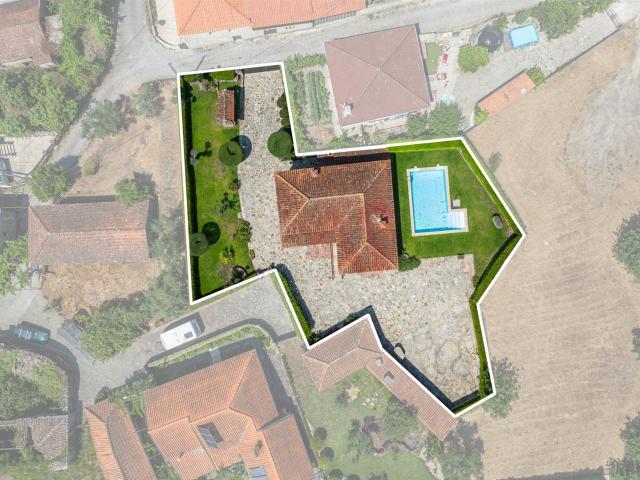 Casa do Loureiro em Paradança, Mondim de Basto 111m² Campanhó e Paradança