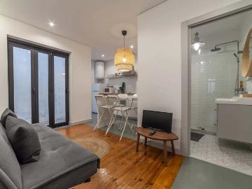 Casa do Vento Lower Apartment in Aveiro
