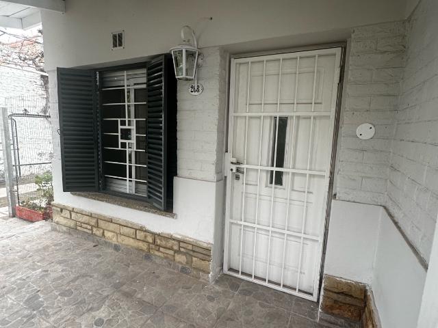 Casa dos dormitorios Casco viejo Centenario