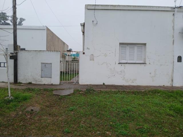 Casa Dos Dormitorios con Patio y Parrilla