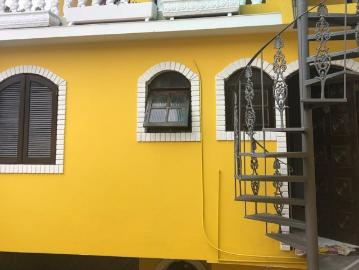 Casa dos fundos dorm, banh, cozinha c/ garagem