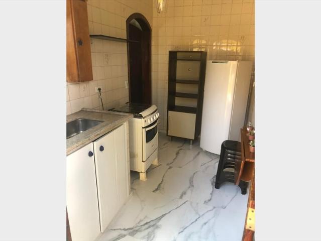 Casa dos fundos dorm, banh, cozinha c/ garagem