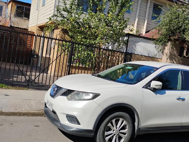 Casa Dos Pisos, 3 Dormitorios, 2 Baños, Entrada De Auto