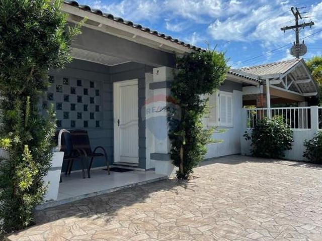 Casa dos Sonhos em Capão Novo: Conforto e Lazer!