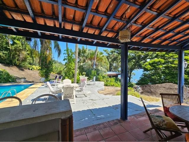 Casa dos Sonhos em Ilhabela: Sofisticação à Venda