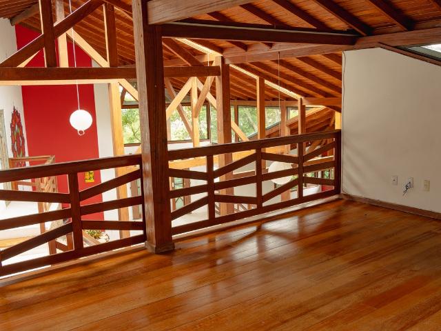 Casa dos Sonhos no Rio Tavares com Jardim de Inverno