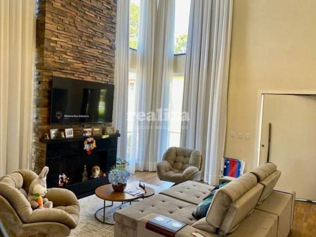 CASA DORMITÓRIOS E MOBILIADA A VENDA EM GRAMADO