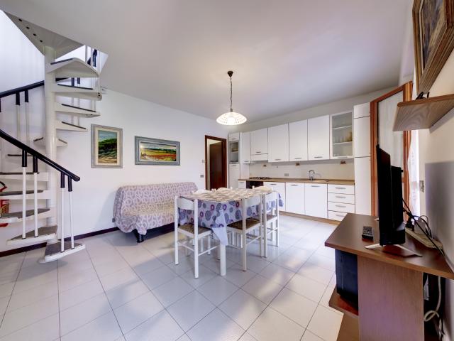 Casa Eucalipto 54 Trilocale Centrale al Primo Piano con Terrazza Pranzabile RIF. MC2 54