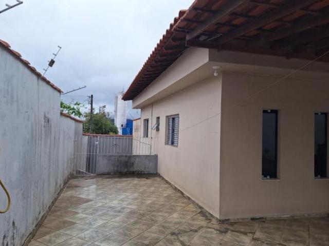 CASA EXCELENTE LOCALIZAÇÃO JARDIM UNIVRSO