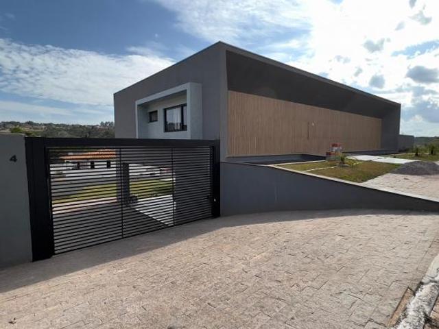 CASA EXCEPCIONAL COM LAZER EM CONDOMÍNIO FECHADO