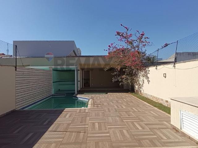 Casa Excepcional em Camboinhas: Preço Reduzido!