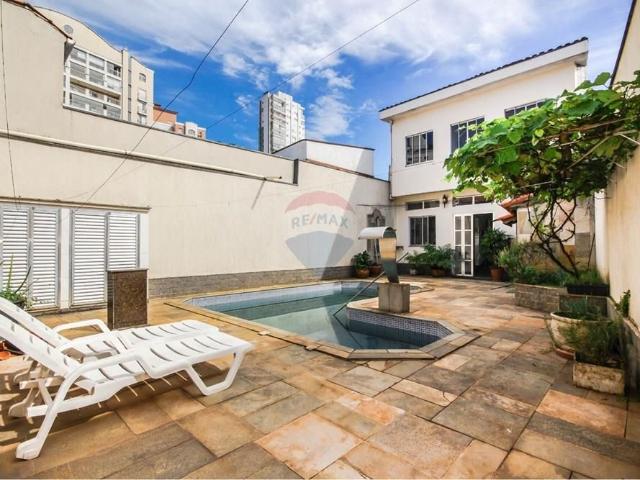 Casa Excepcional, 05 Suites, Piscina, 04 Vagas, local privilegiadíssimo, simplesmente, cinematográfica !