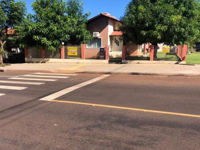 Casa Exclusiva à Venda em Marechal Cândido Rondon Frente — 3 Quartos, 3 Vagas