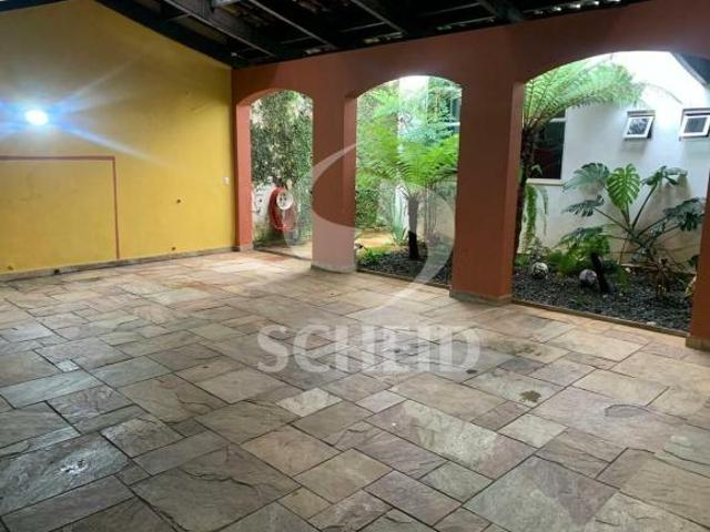 Casa Exclusiva com 500 m² de Área Construída em Terreno de 698 m² na Vila Tramontano