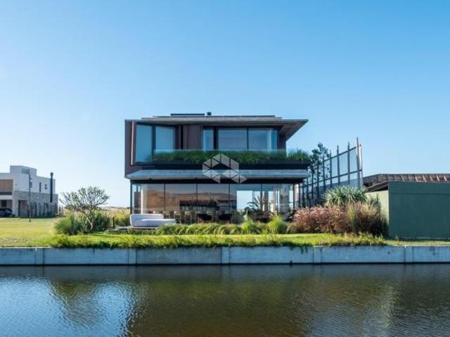Casa Exclusiva com 6 suítes condomínio Los Cobos