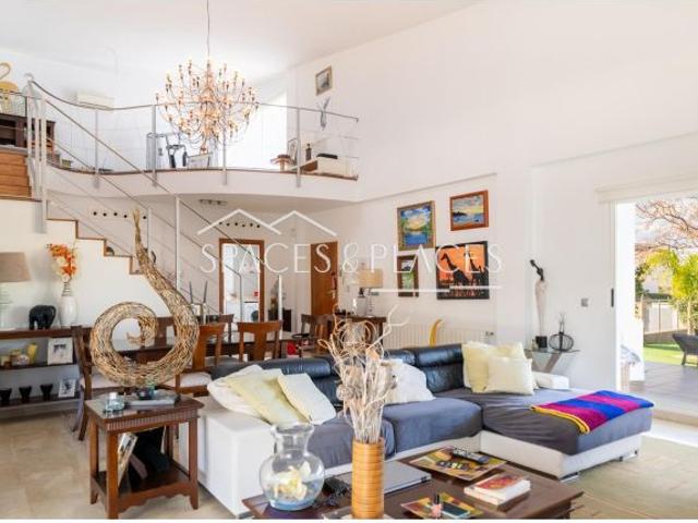 Casa exclusiva con 4 habitaciones con piscina en la Urbanización Torre en Conill Cumbres, Valencia