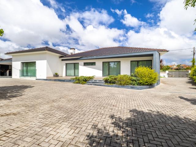 Casa exclusiva de 5 quartos em um andar, a poucos minutos de. 567m² Amor