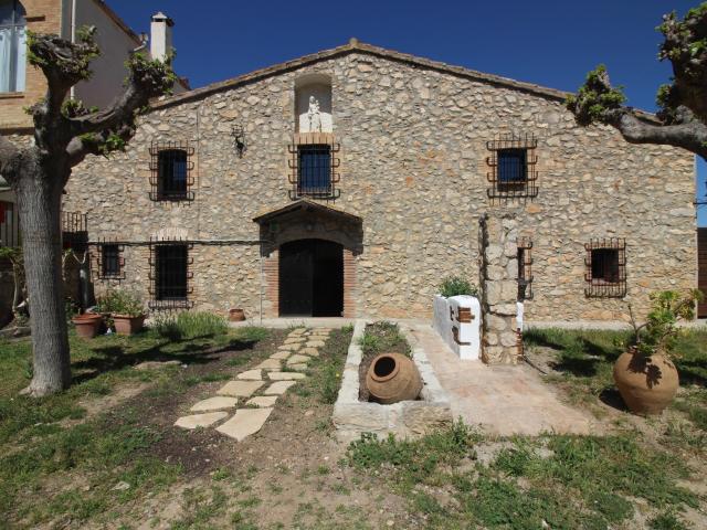 Casa exclusiva en alquiler en Masia Mas Rosell, Canyelles