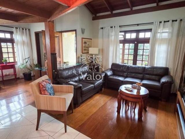 Casa Exclusiva no Mercês  4 Quartos, Lareira e Quintal