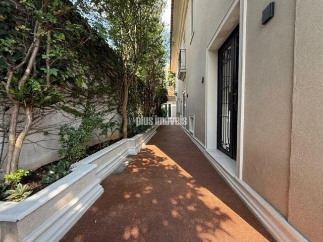 Casa Exclusiva no Pacaembu Pronta para Morar com Conforto, Sofisticação e Segurança