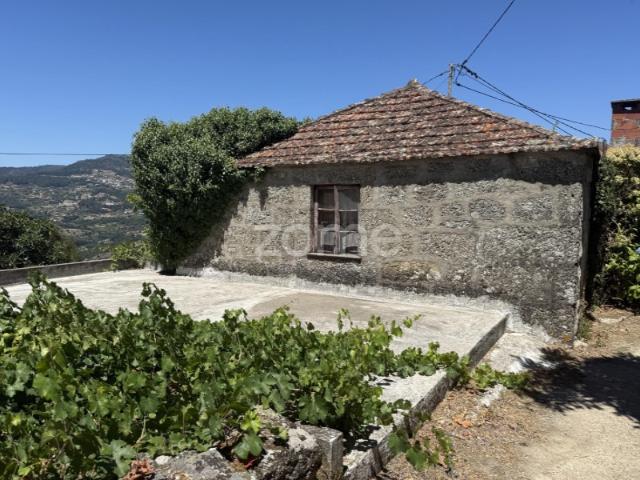 Casa e 1,66ha de terreno, em Palma, Resende