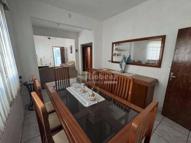 Casa e Edicula 04 dormitórios Centro Potirendaba