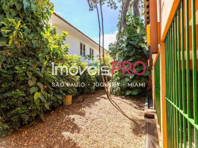 Casa e rua fechada com 650m² de terreno !