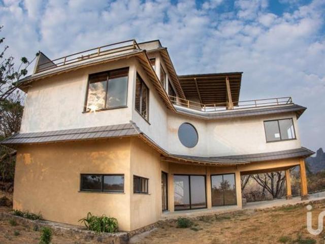 Casa ecológica en pre venta en Santo Domingo Ocotitlán, Tepoztlán con vistas a las montañas