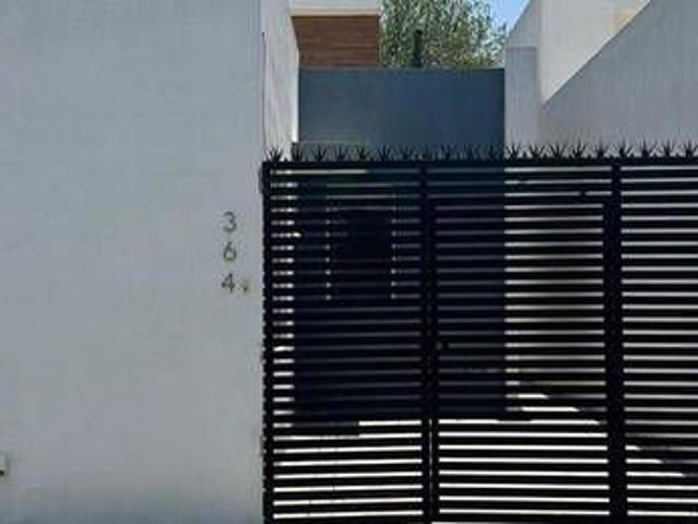 Casa Ejecutiva Contemporánea En Renta