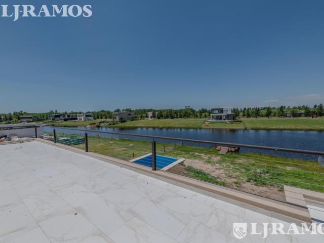 Casa El Naudir a laguna con salida al rio PG
