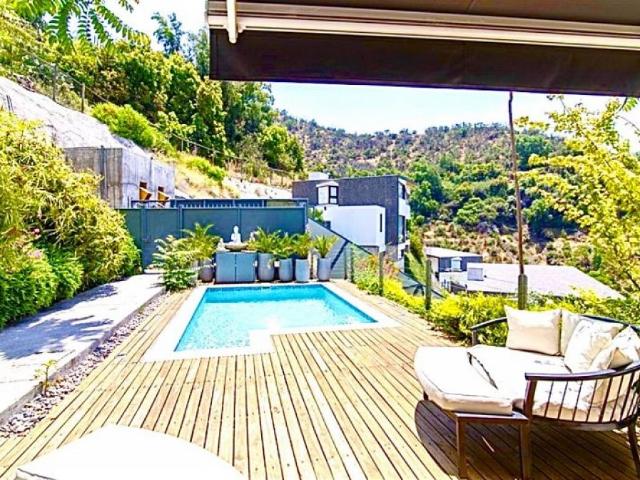 Casa el arrayán lo barnechea 5d 4b piscina y vista al cerro